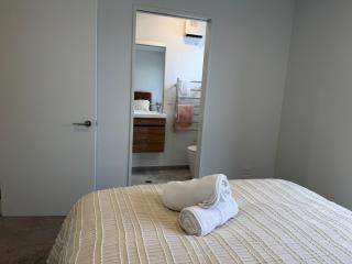 Luxury And Tranquil CBD 2 Bed and Parking! - 7