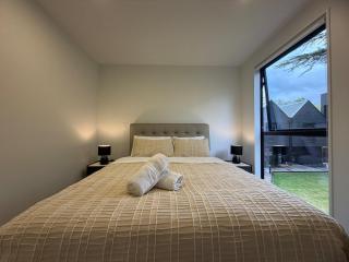 Luxury And Tranquil CBD 2 Bed and Parking! - 2