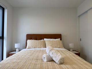 Luxury And Tranquil CBD 2 Bed and Parking! - 1