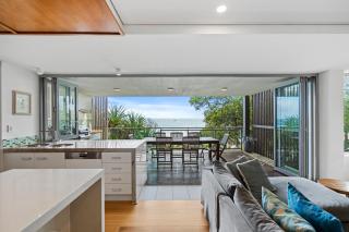 Waves 8 - Beachfront with pool - 2