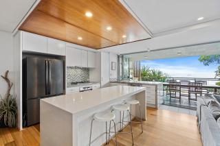 Waves 8 - Beachfront with pool - 1