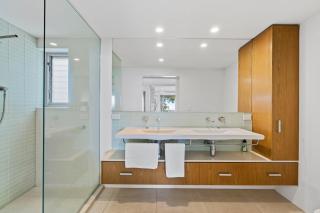 Waves 8 - Beachfront with pool - Point Lookout - 1
