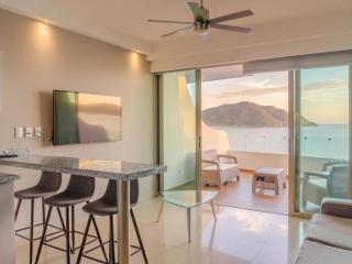 Beachfront Condo for Couples - 6