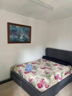 E Convenient, livable, and close to commercial districts近商圈电车大学便利别墅大床房 - 1