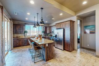 Red Mountain Retreat: Paradise Village #5 - 2