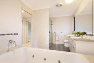 Spacious Family Retreat in Calamvale - 2