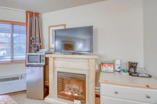 Icicle Village Resort 401 & 402: Ponderosa Hideaway - 8