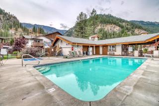 Icicle Village Resort 401 & 402: Ponderosa Hideaway - 6