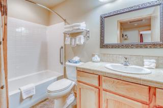 Icicle Village Resort 401 & 402: Ponderosa Hideaway - 1