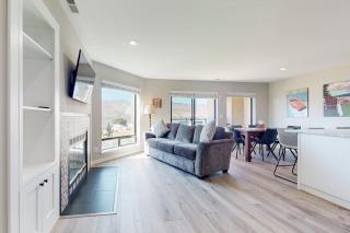 Lake Chelan Shores: To Ski or Knot #18-6 - 8