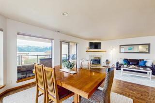 Lake Chelan Shores: Lakeside Luxury #19-5 - 2
