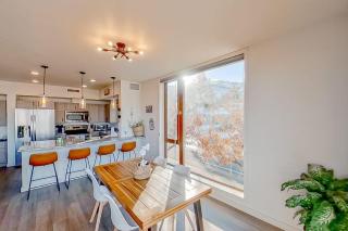Chelan Resort Suites: Comfort by the Lake #201 - 5
