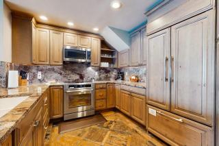 Lake Chelan Shores - Beachfront Splendor 12-5 - 4