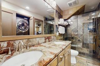 Lake Chelan Shores - Beachfront Splendor 12-5 - 1
