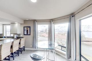 Lake Chelan Shores Sleek Stunner 19 to 4 - 7