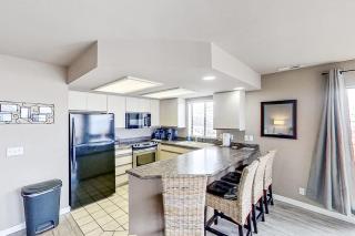 Lake Chelan Shores Sleek Stunner 19 to 4 - 5