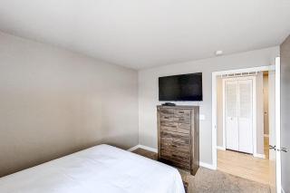 Lake Chelan Shores Sleek Stunner 19 to 4 - 1