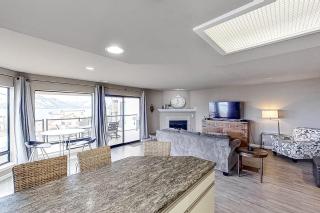 Lake Chelan Shores Sleek Stunner 19 to 4 - Chelan - 4