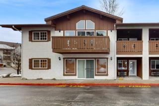 Icicle Village Resort 402: Juniper Studio - 2