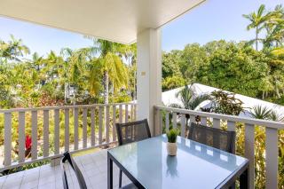 11 Queenslander - Steps to the Beach & Town - 7