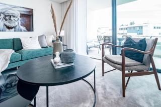 INF4.2M- Modern city apartment families only - 3
