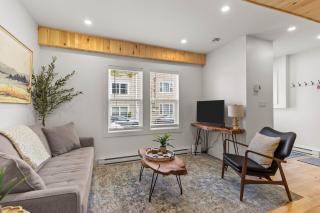 Bond St Boutique 3BR Deck BBQ Downtown - 2