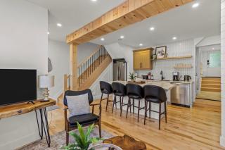 Bond St Boutique 3BR Deck BBQ Downtown - 3