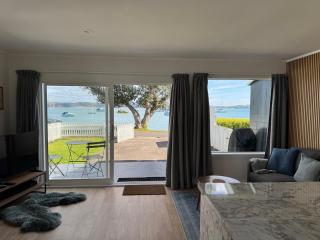 LAST ON THE STRAND, RUSSELL - The NEST - Russell - 2