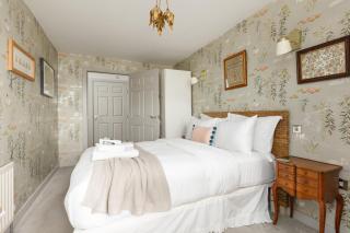 Charming 2BR Near Imperial Wharf & Chelsea - 8