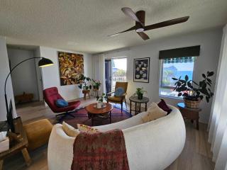 Estoril Unit 6, 38 McIlwraith St, Moffat Beach - 8