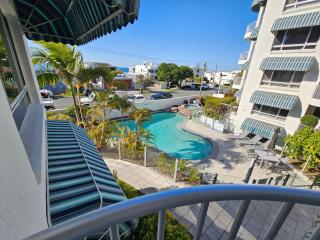 Estoril Unit 6, 38 McIlwraith St, Moffat Beach - 5