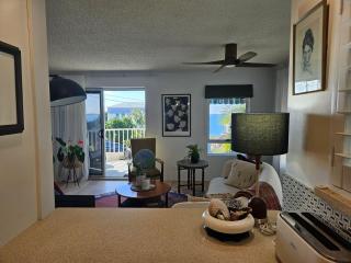 Estoril Unit 6, 38 McIlwraith St, Moffat Beach - 3