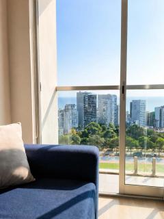 Stylish Barranco Retreat with Ocean Views, Pool & Gym - 0