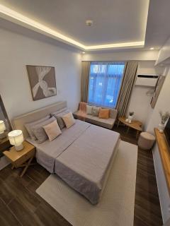 Japandi Minimalist Condo Near Festive Walk Iloilo - 5