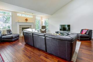 Lake Views & Work Spaces: Quiet Hilliard Home! - 5
