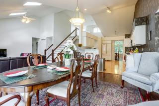 Lake Views & Work Spaces: Quiet Hilliard Home! - 2