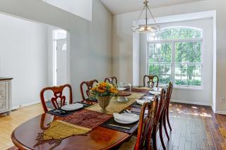 Lake Views & Work Spaces: Quiet Hilliard Home! - 2