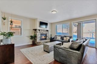 Beautiful 5BR w Hot Tub Pool Access Sleeps 16 - 8