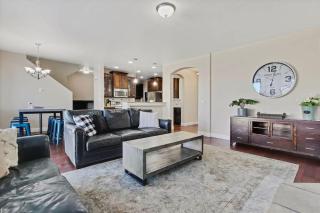 Beautiful 5BR w Hot Tub Pool Access Sleeps 16 - 3