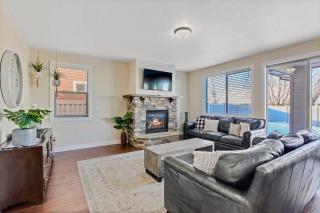 Beautiful 5BR w Hot Tub Pool Access Sleeps 16 - 2