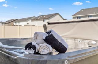 Stunning 3BR Home-Backyard HOT TUB Oasis-Home Gym - 8