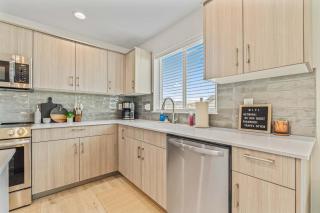 Spacious 6BR Sleeps 22 with Playground Basketball - 2