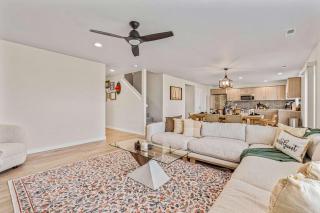 Spacious 6BR Sleeps 22 with Playground Basketball - 1