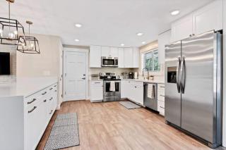 Stunning Golf Course Retreat 4BR Home - 4