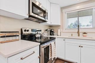 Stunning Golf Course Retreat 4BR Home - 3