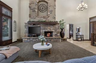 Entertainment Castle With Theatre Room - 9