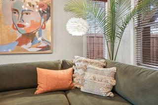 Large Modern 5 Bedroom Custom Home - 6