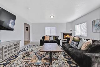 Massive Gathering Home with Ballroom - Sleeps 32 - 4