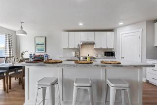Cozy Costal Get Away Meridian Idaho 4 bedroom - 2