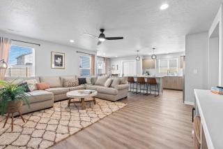 Spacious 5BR - Gamer Room - Hot Tub Pool Access - 5